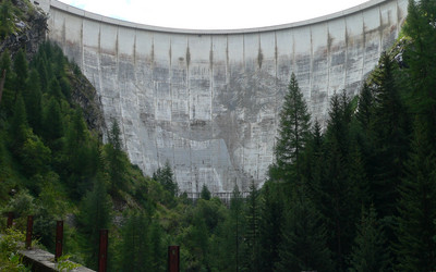 Zapora w Tignes (fot. wikimedia/Philipendula )